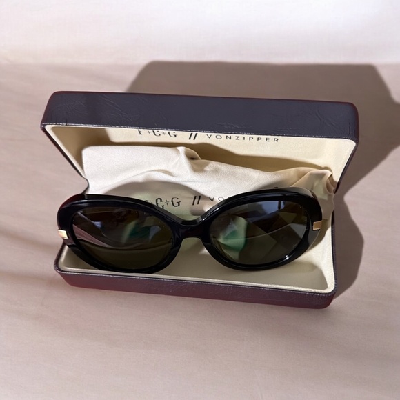 Sunglasses - Picture 4 of 4